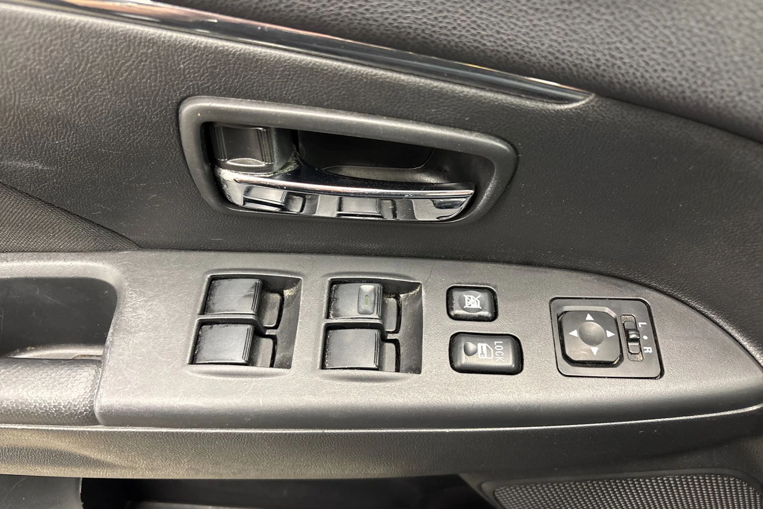 musta Mitsubishi ASX 2015 kuva 15.