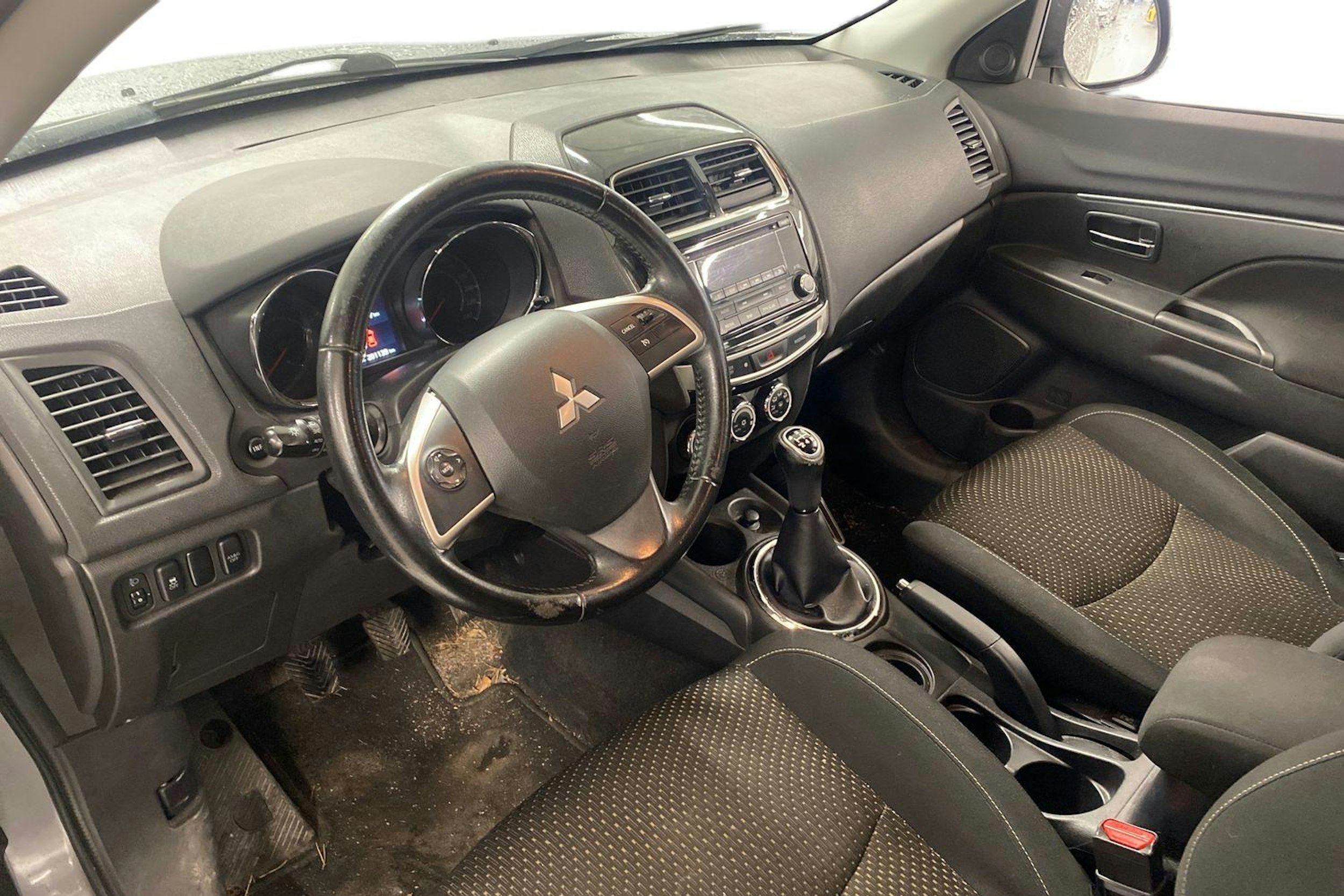 harmaa Mitsubishi ASX 2015 kuva 3.