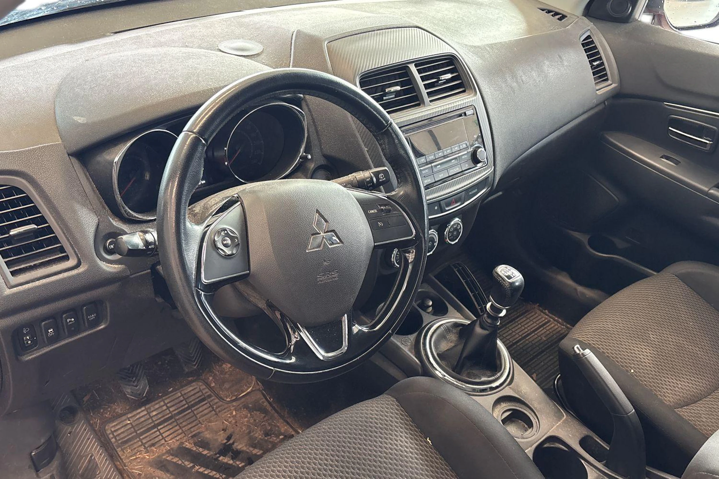 Punainen Mitsubishi ASX 2015 kuva 3.