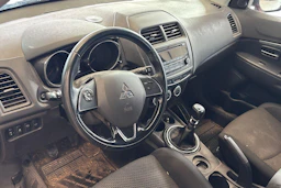 Punainen Mitsubishi ASX 2015 kuva 3.