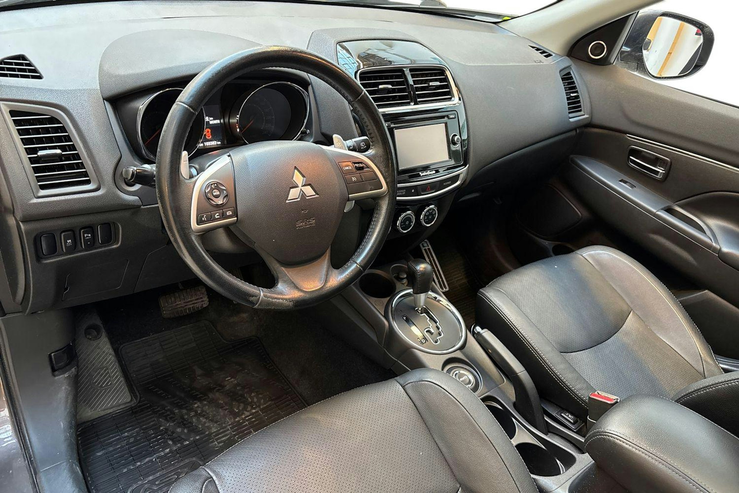 ruskea (beige) Mitsubishi ASX 2015 kuva 6.