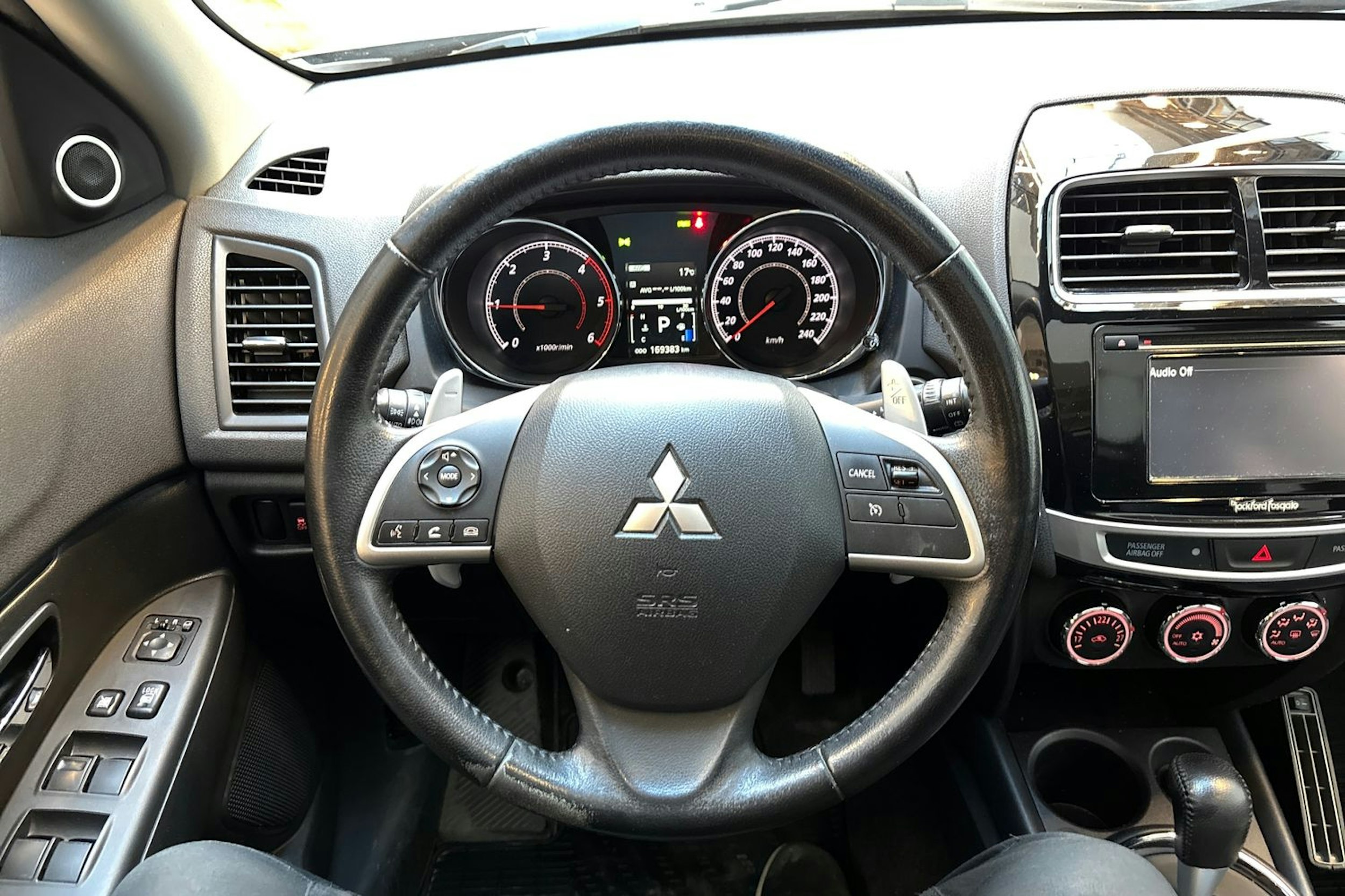 ruskea (beige) Mitsubishi ASX 2015 kuva 14.