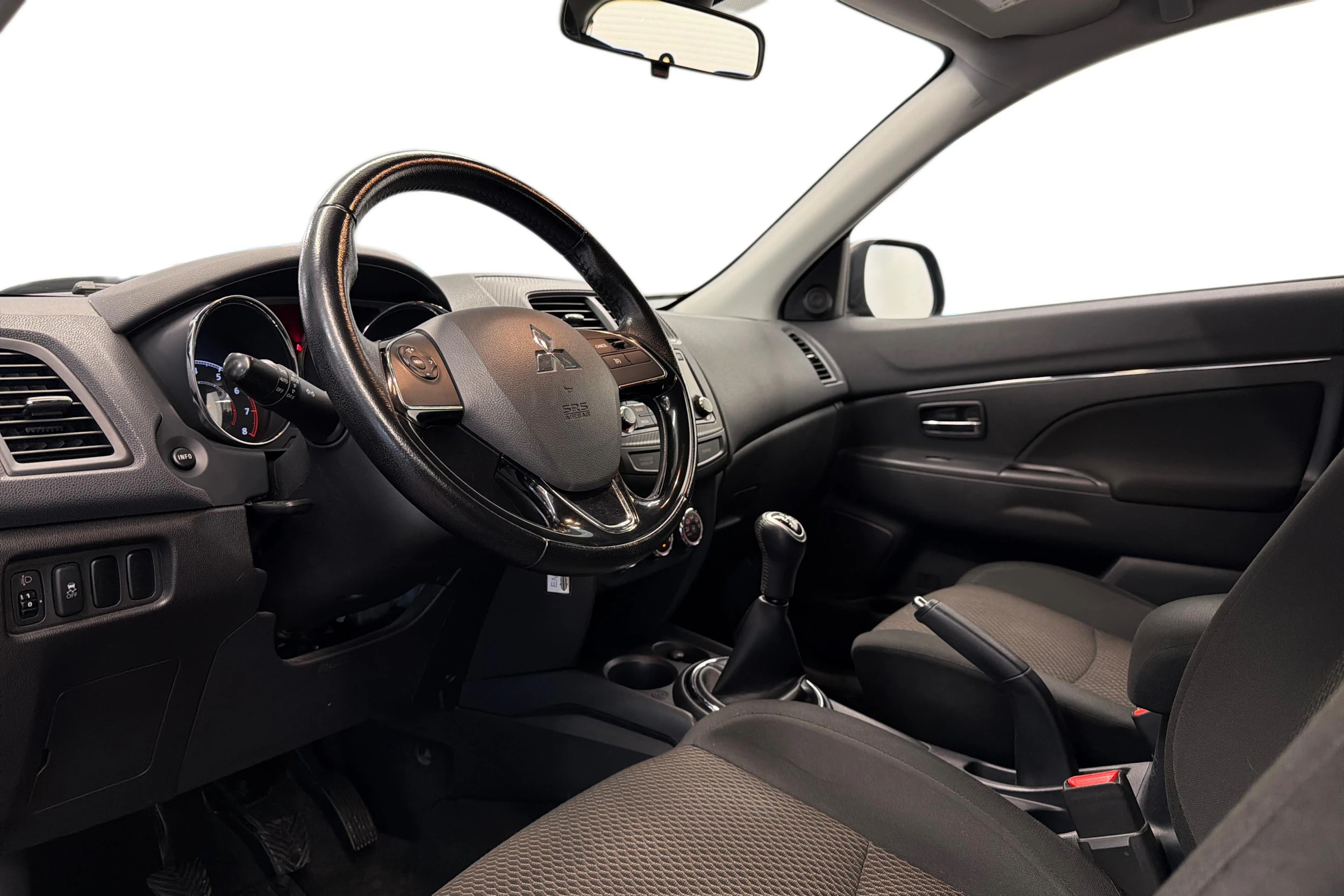 Musta Mitsubishi ASX 2016 kuva 6.