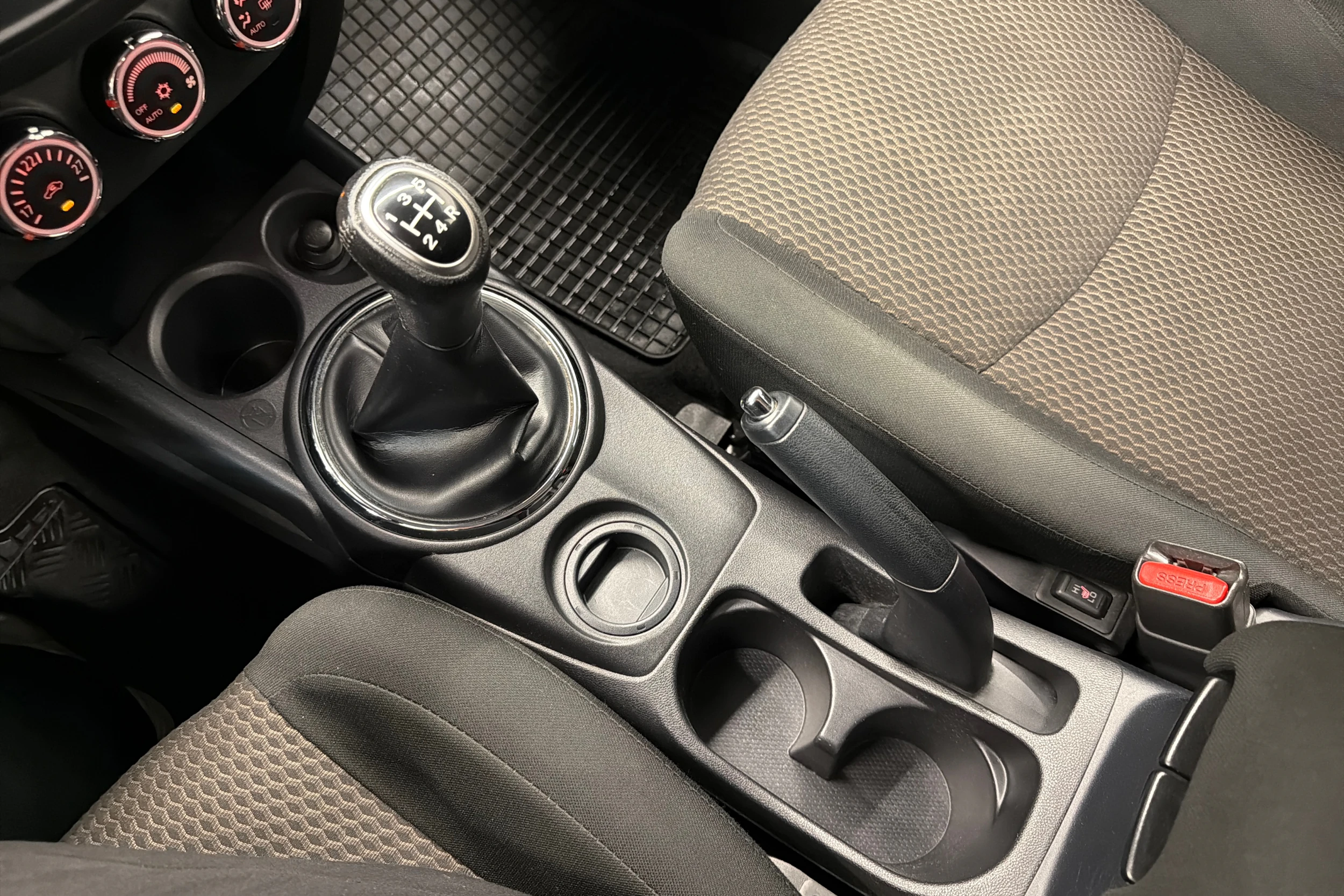 Musta Mitsubishi ASX 2016 kuva 19.