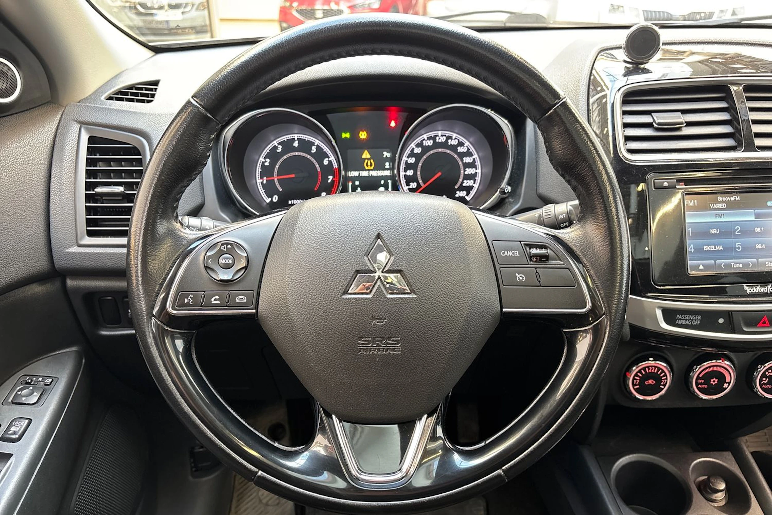 harmaa Mitsubishi ASX 2016 kuva 15.