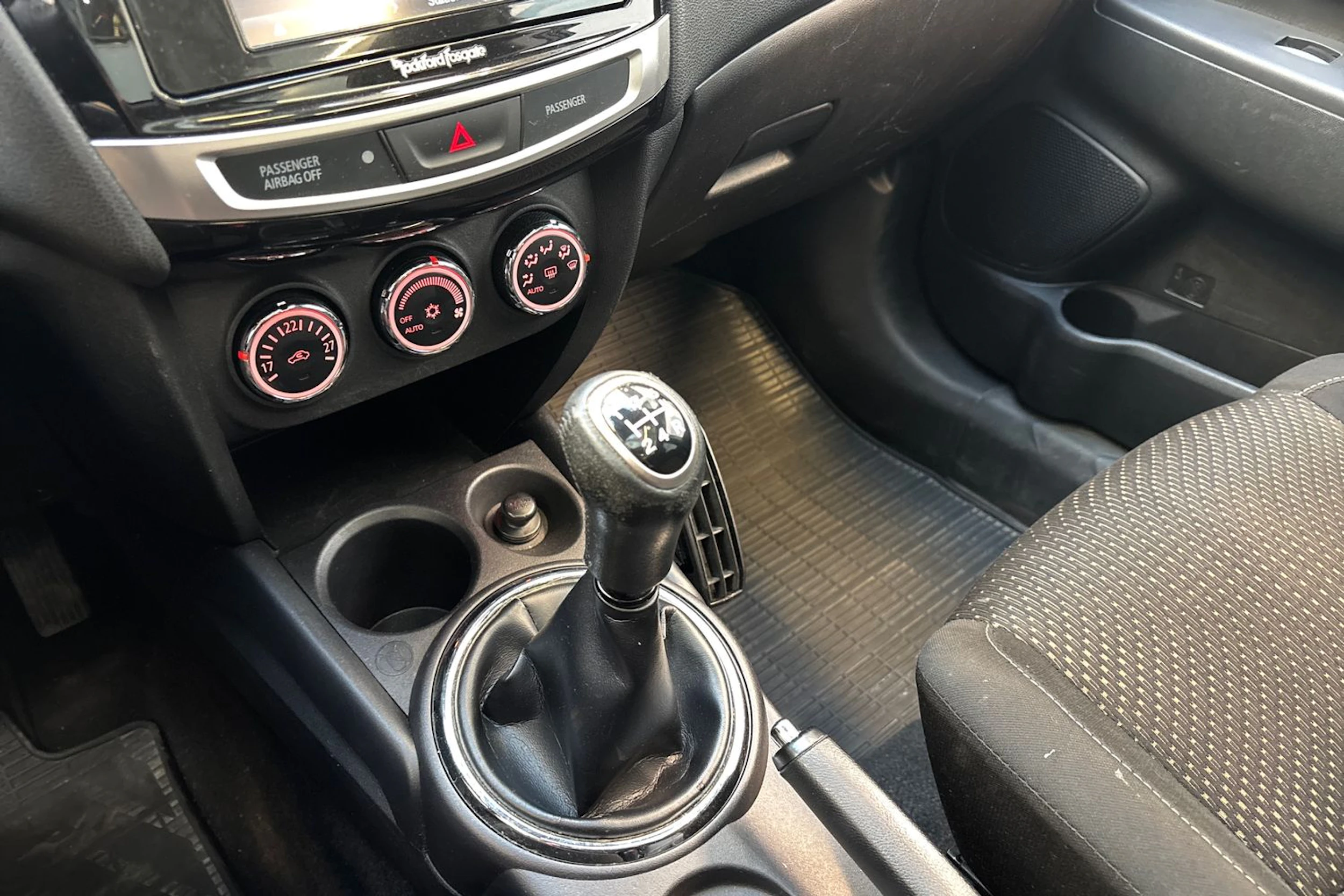 harmaa Mitsubishi ASX 2016 kuva 18.