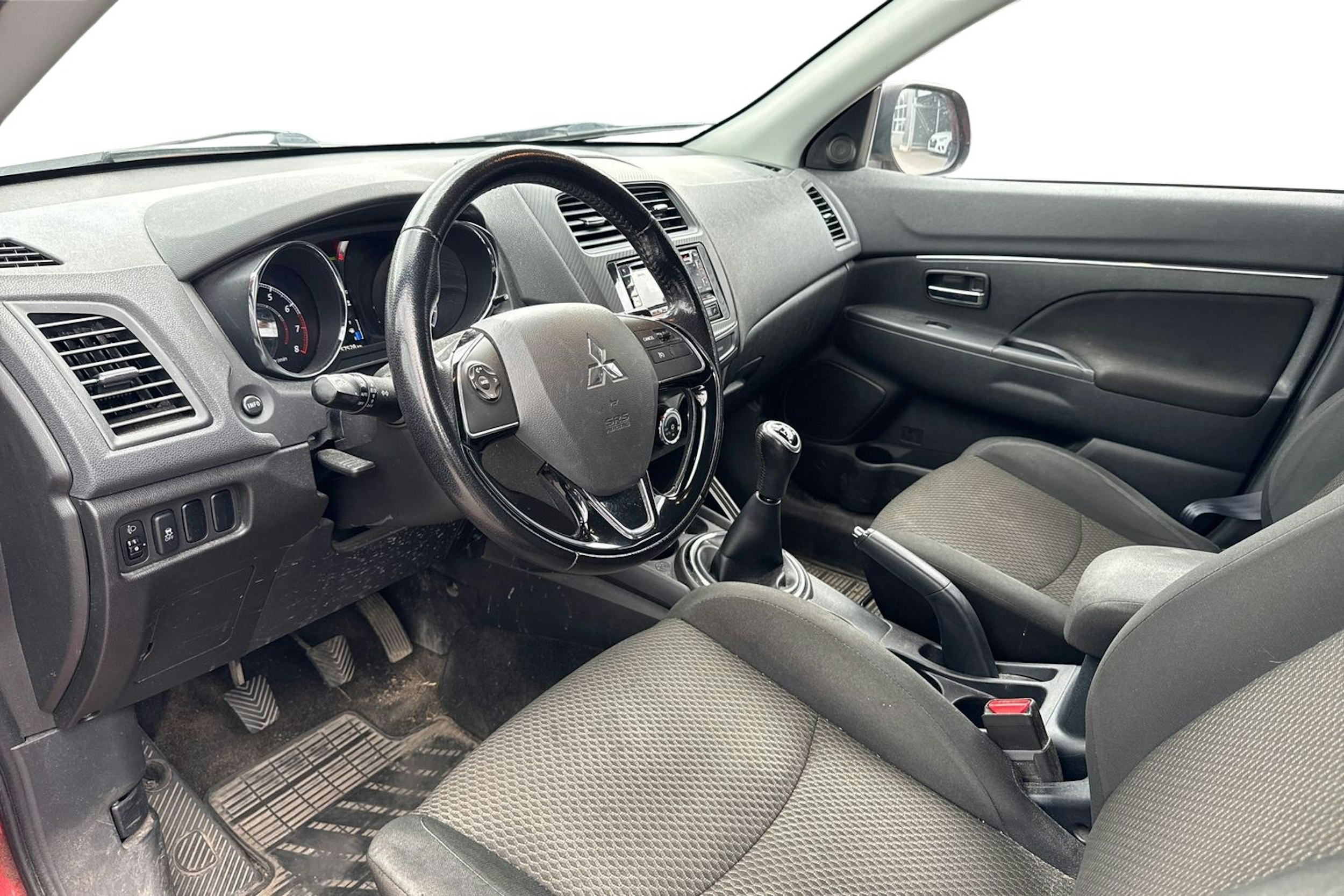 punainen Mitsubishi ASX 2016 kuva 3.