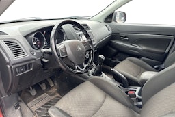 punainen Mitsubishi ASX 2016 kuva 3.