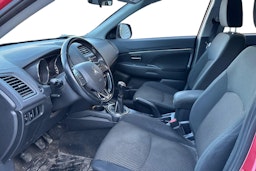 punainen Mitsubishi ASX 2016 kuva 3.