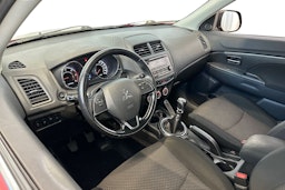 punainen Mitsubishi ASX 2016 kuva 7.