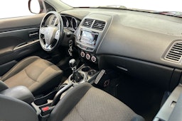 punainen Mitsubishi ASX 2016 kuva 9.