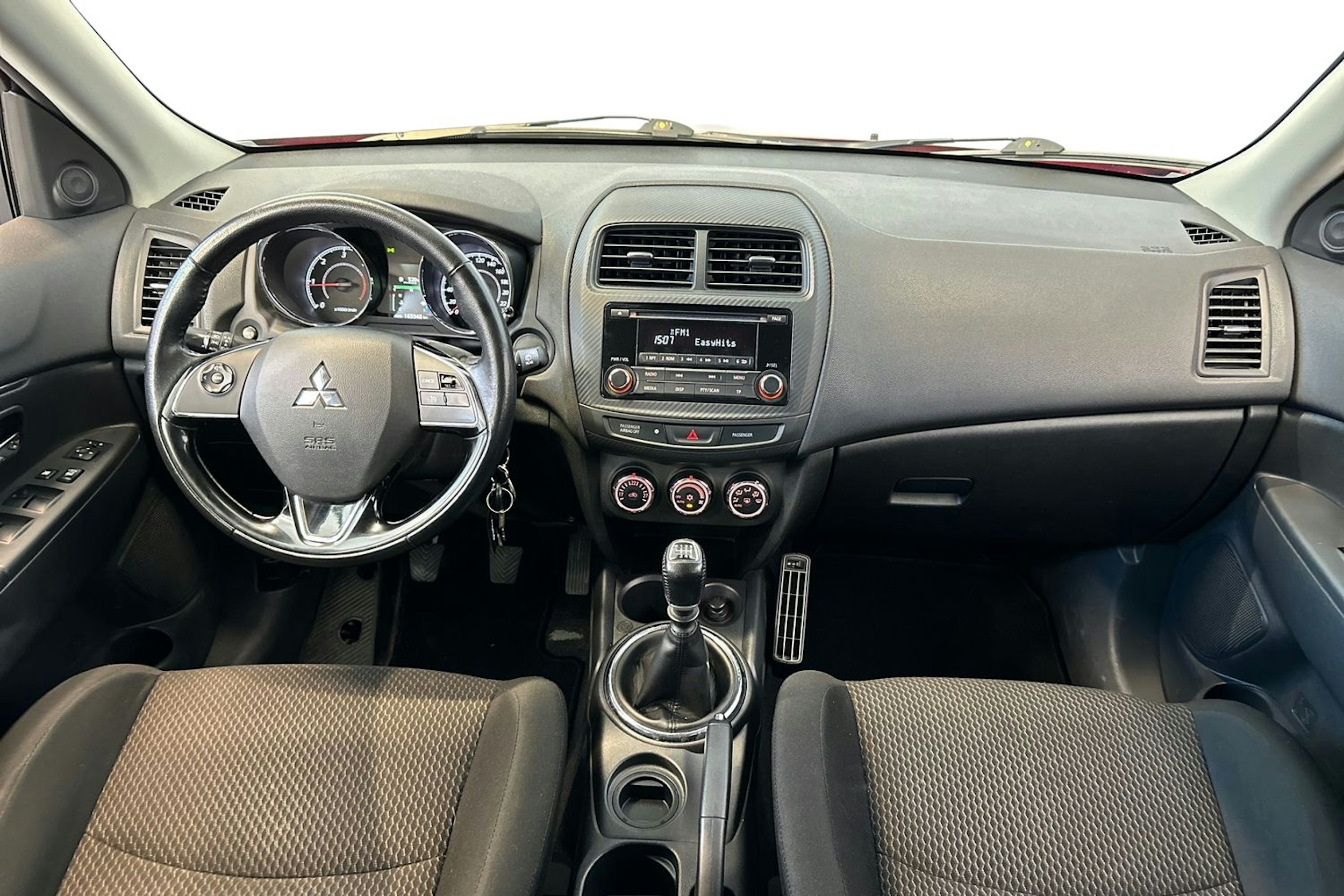 punainen Mitsubishi ASX 2016 kuva 10.