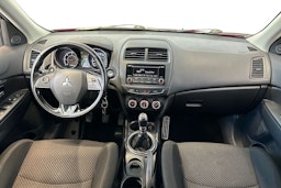 punainen Mitsubishi ASX 2016 kuva 10.