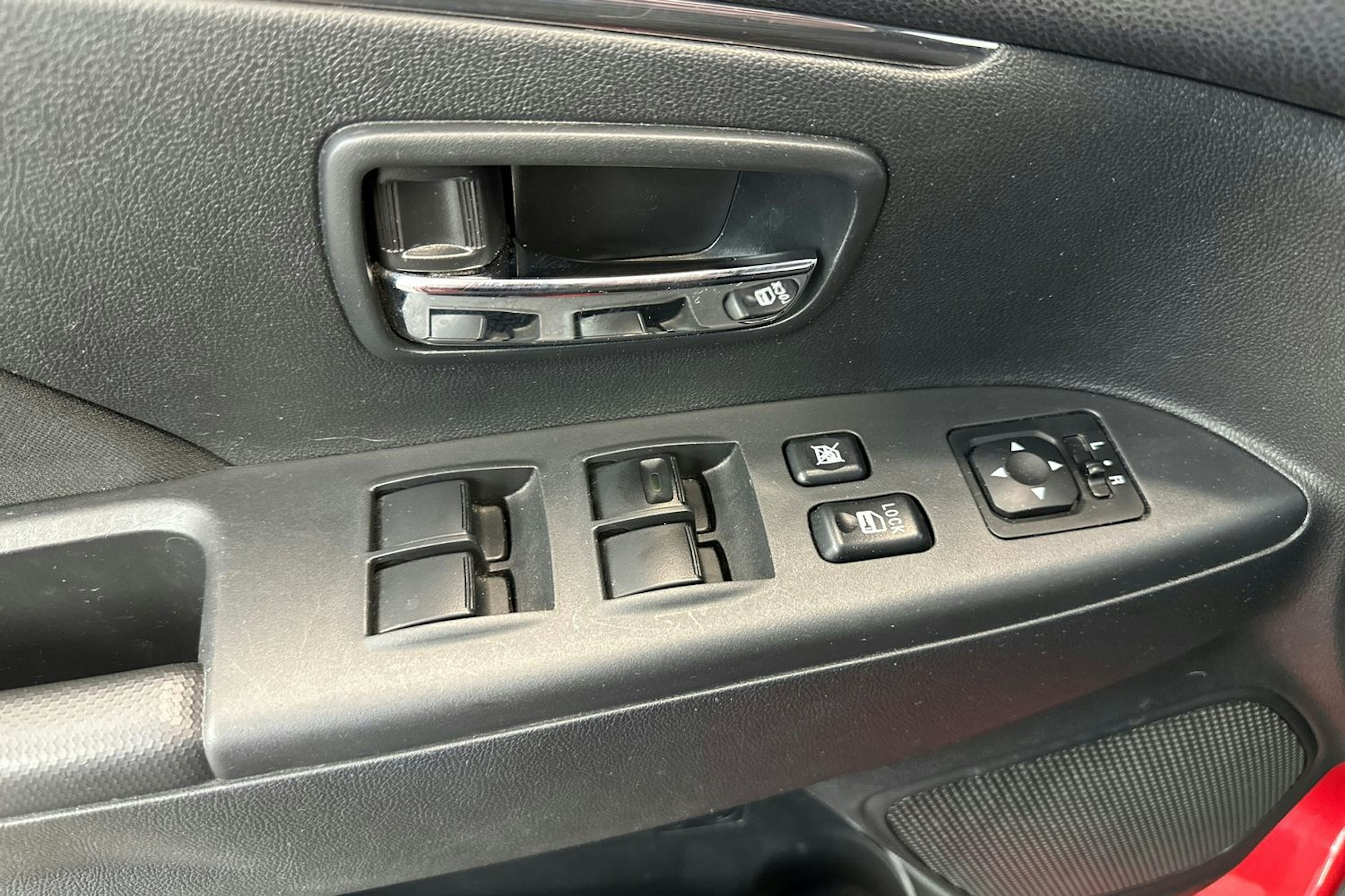 punainen Mitsubishi ASX 2016 kuva 11.