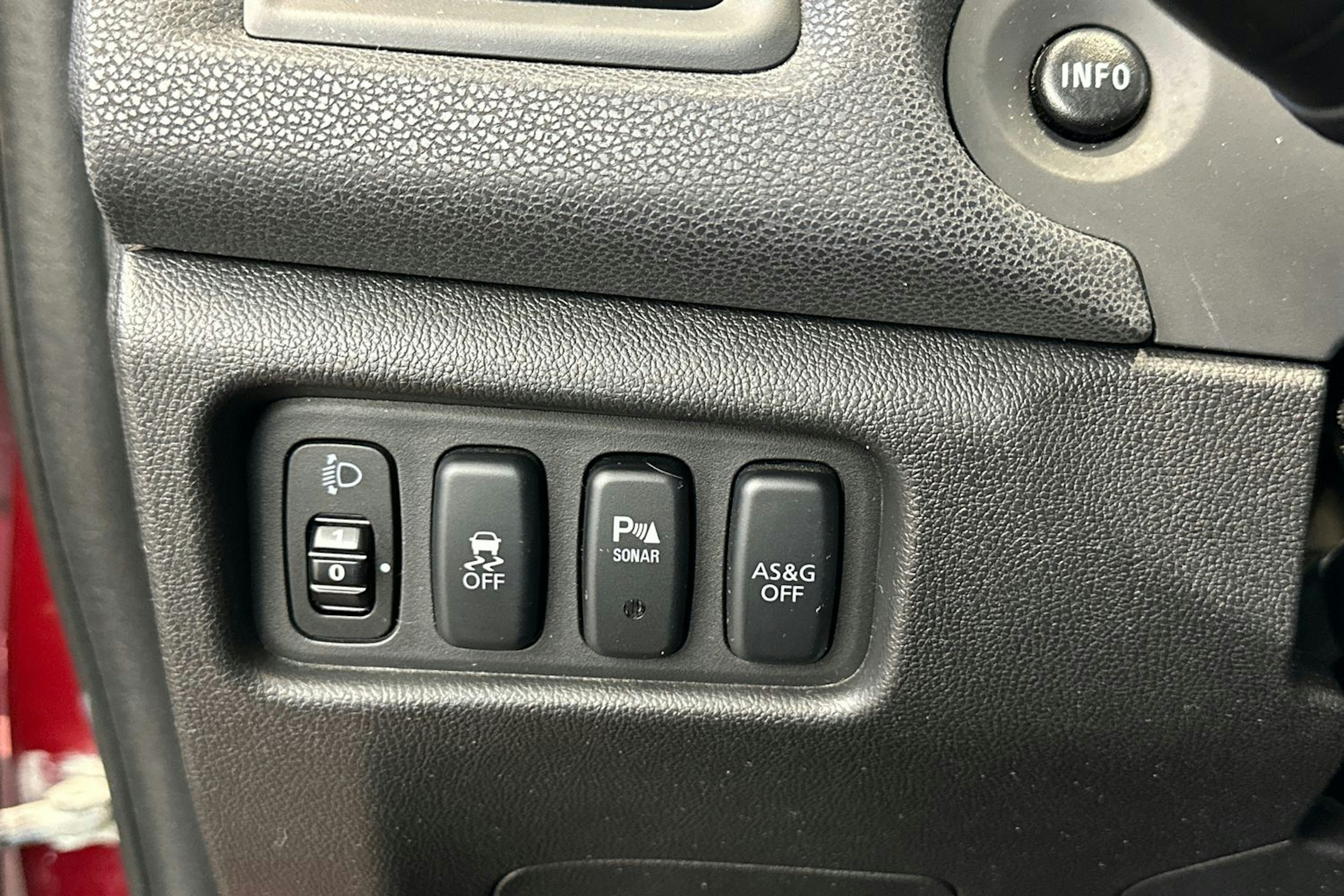 punainen Mitsubishi ASX 2016 kuva 13.