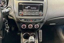 punainen Mitsubishi ASX 2016 kuva 17.