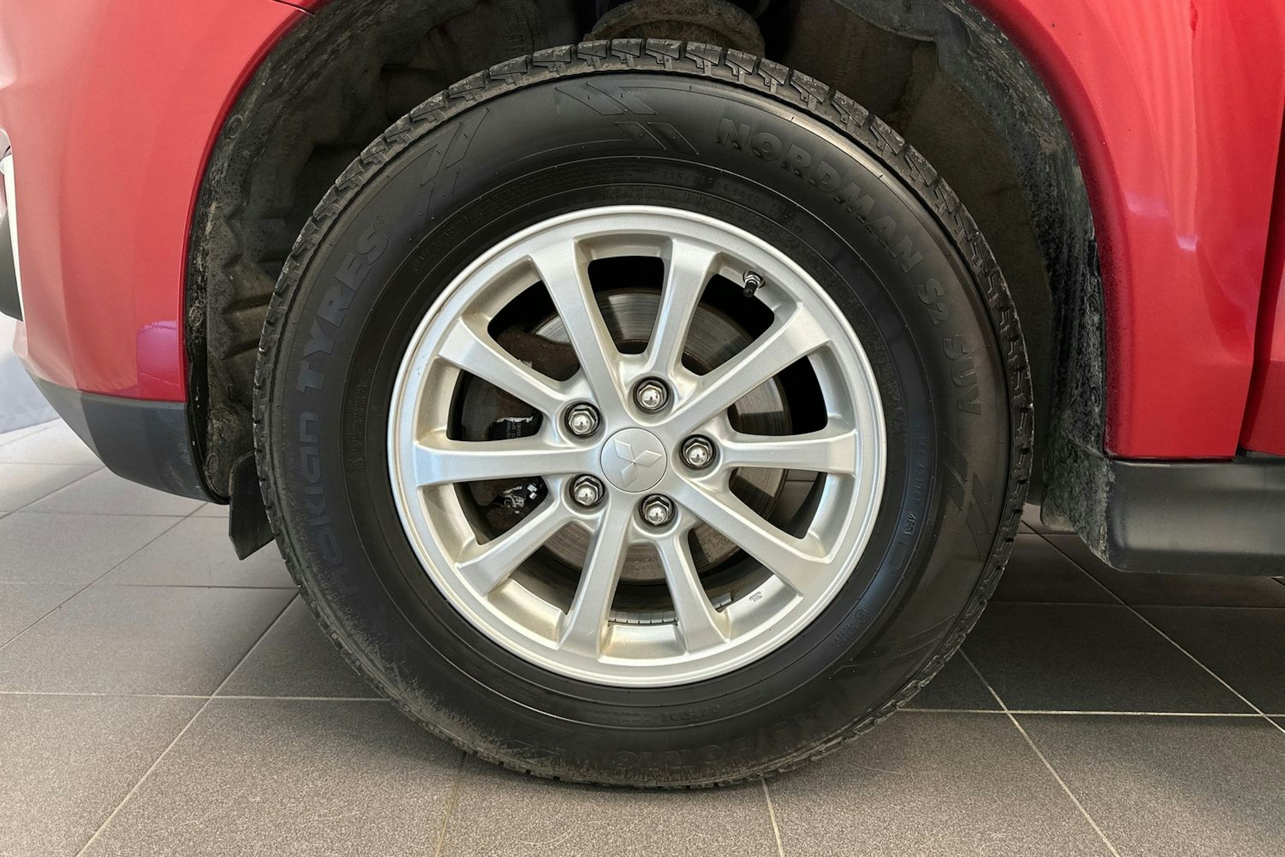 punainen Mitsubishi ASX 2016 kuva 18.