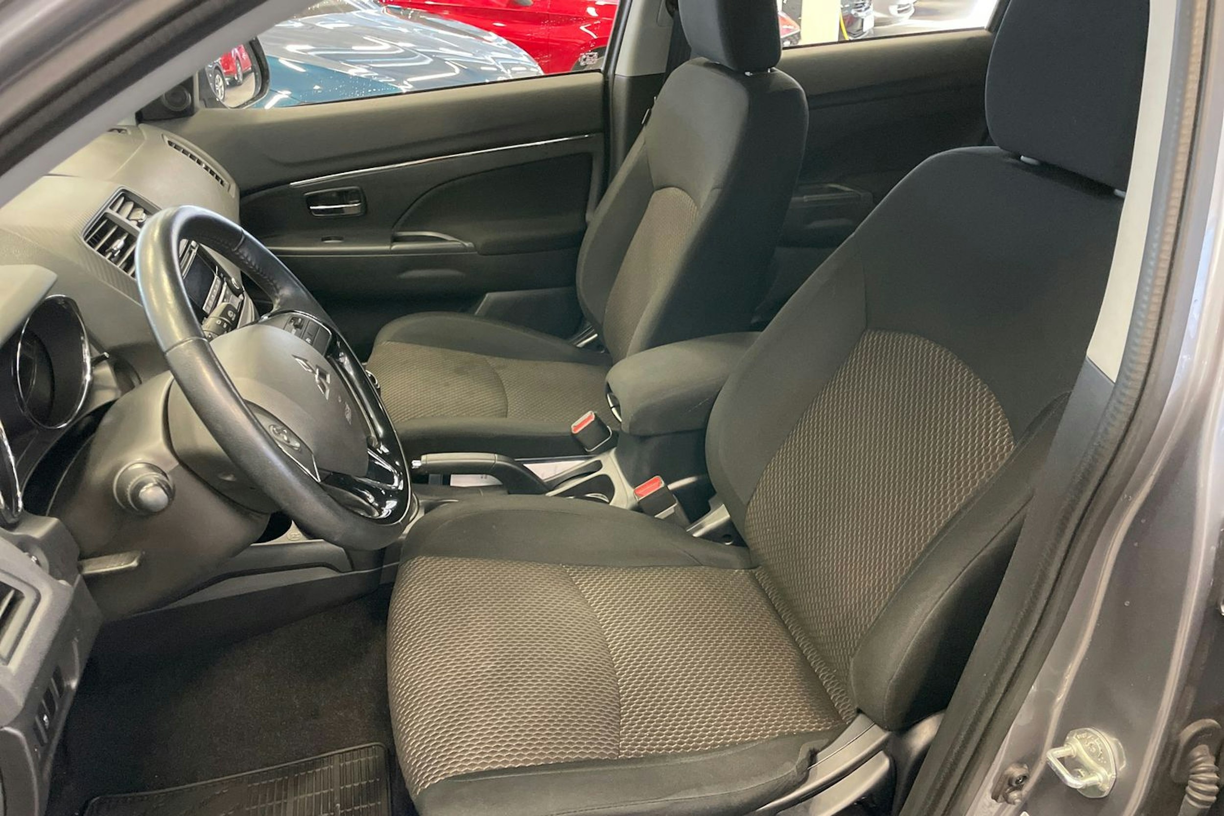 harmaa Mitsubishi ASX 2017 kuva 14.