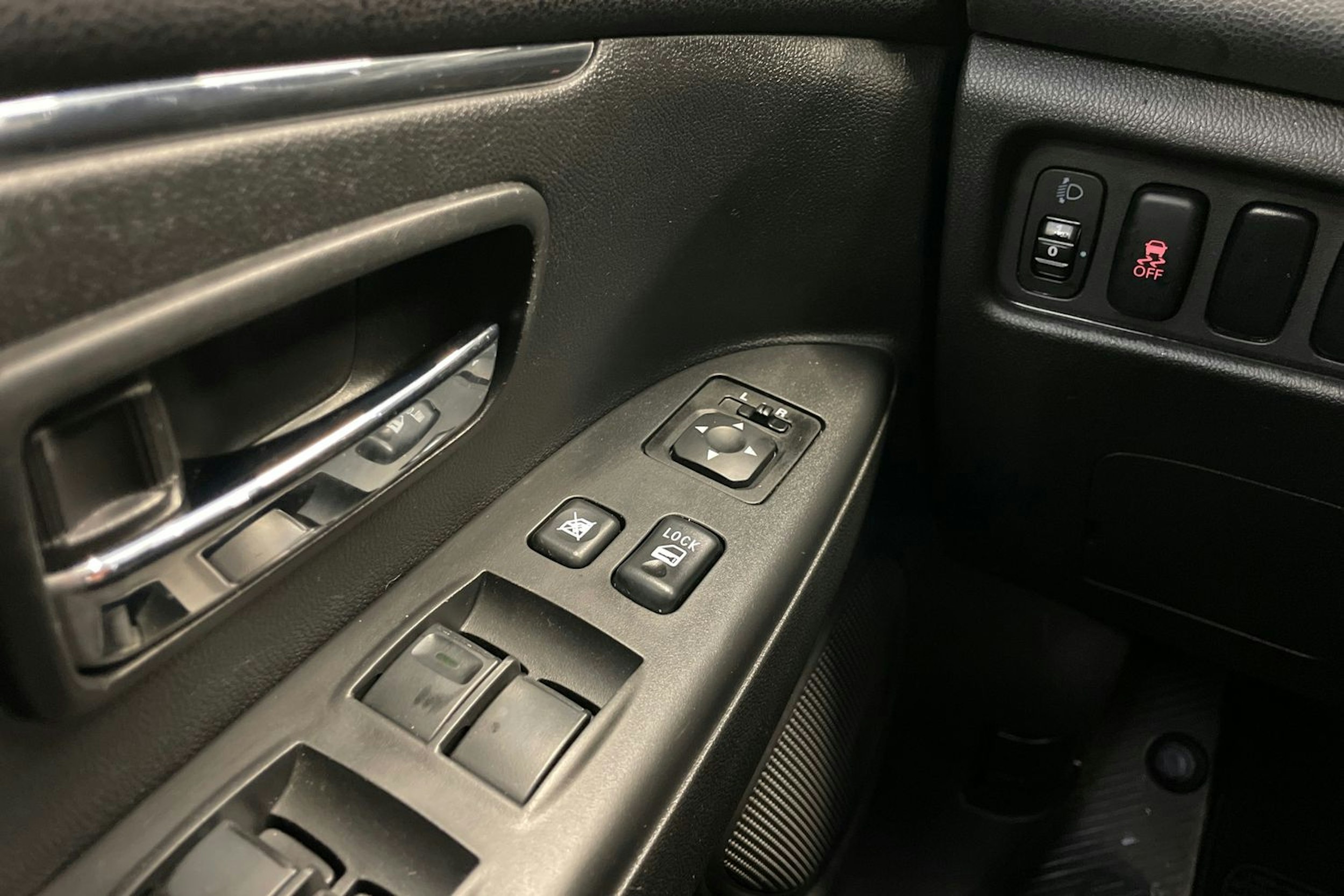 harmaa Mitsubishi ASX 2017 kuva 18.