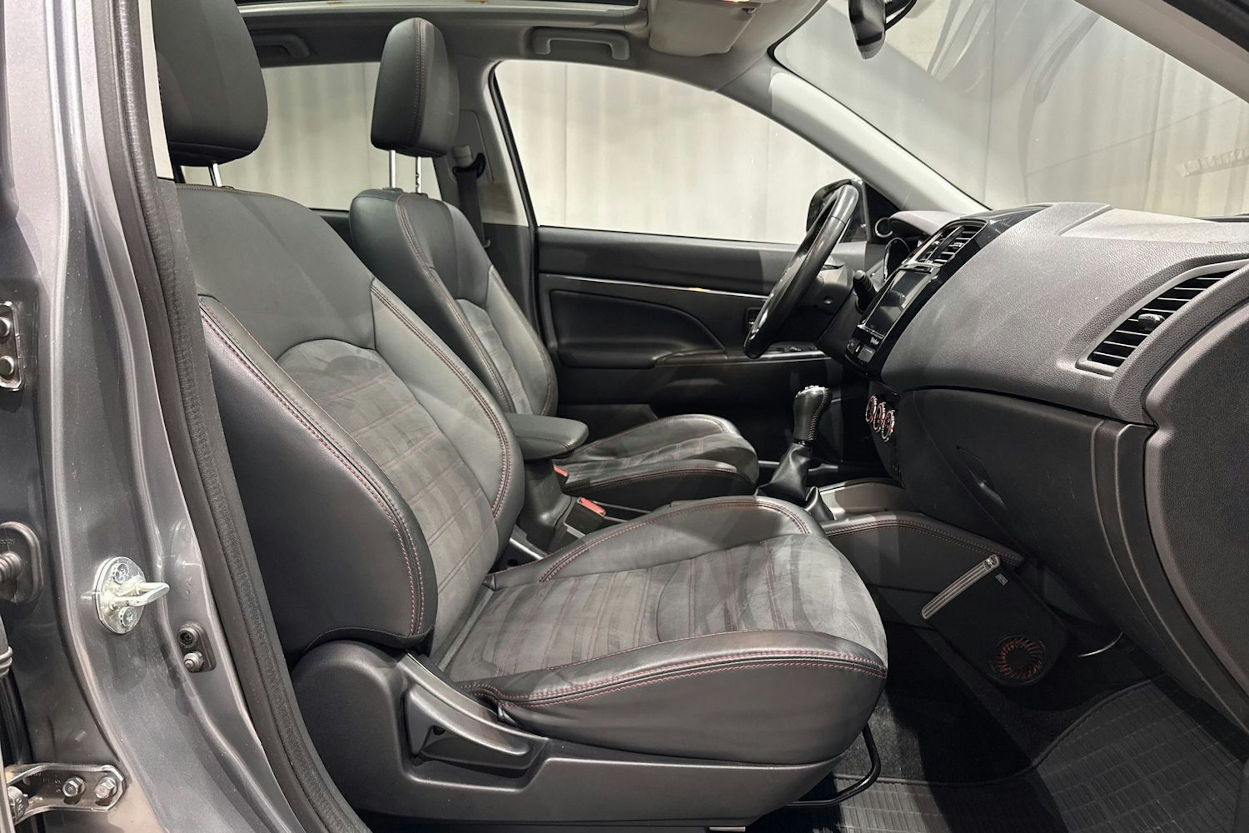 harmaa Mitsubishi ASX 2018 kuva 14.