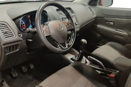 punainen Mitsubishi ASX 2018 kuva 7.