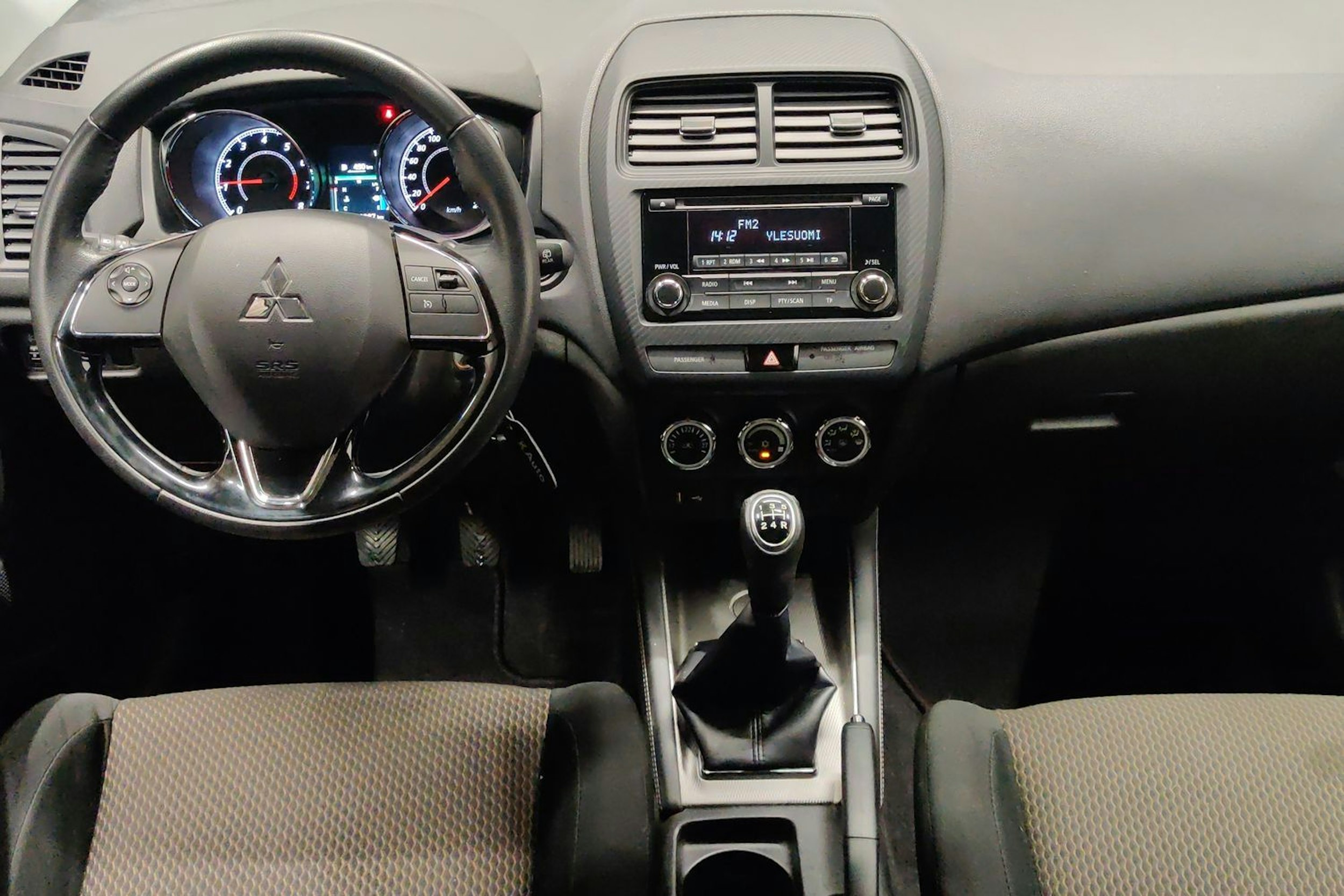 punainen Mitsubishi ASX 2018 kuva 9.