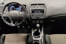 punainen Mitsubishi ASX 2018 kuva 9.