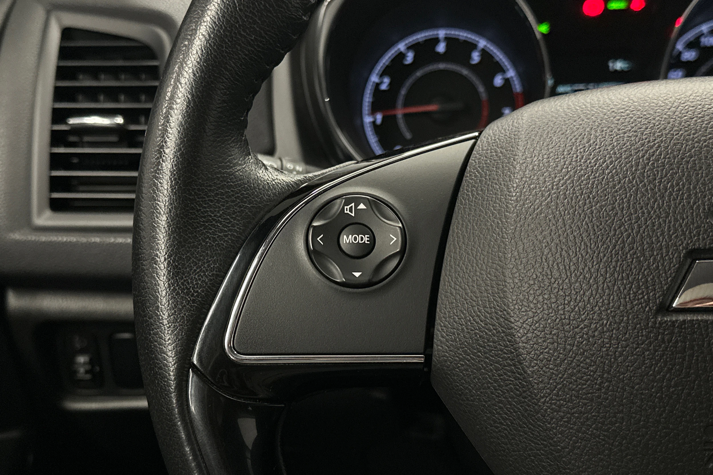 musta Mitsubishi ASX 2018 kuva 11.