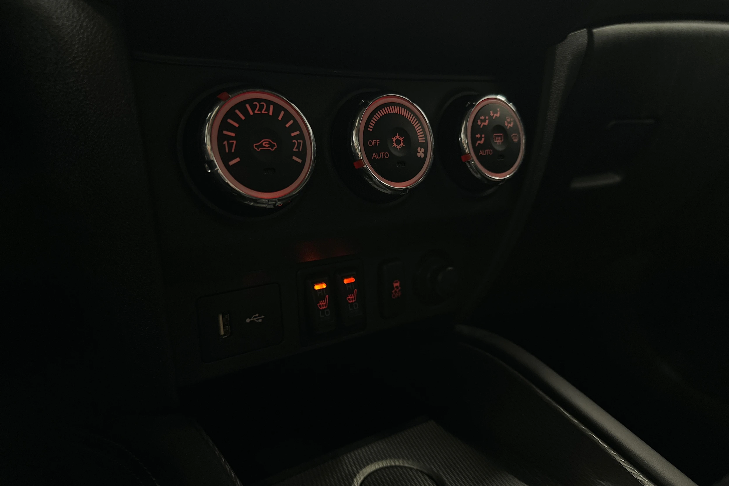 musta Mitsubishi ASX 2018 kuva 15.