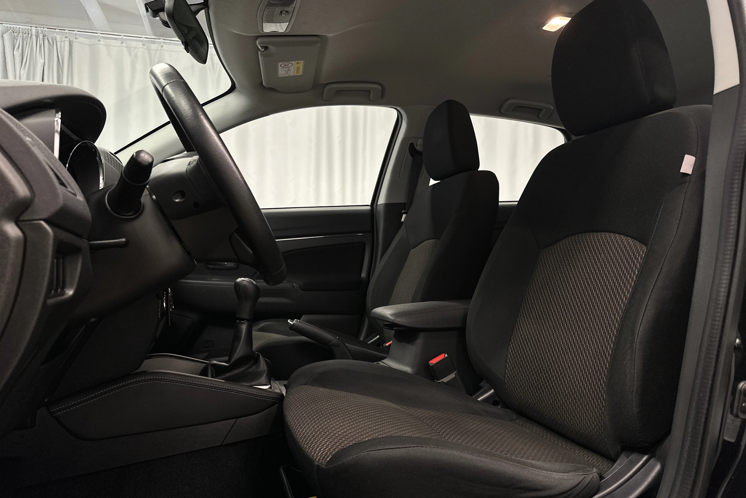 musta Mitsubishi ASX 2018 kuva 16.