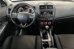 Harmaa Mitsubishi ASX 2018 kuva 9.