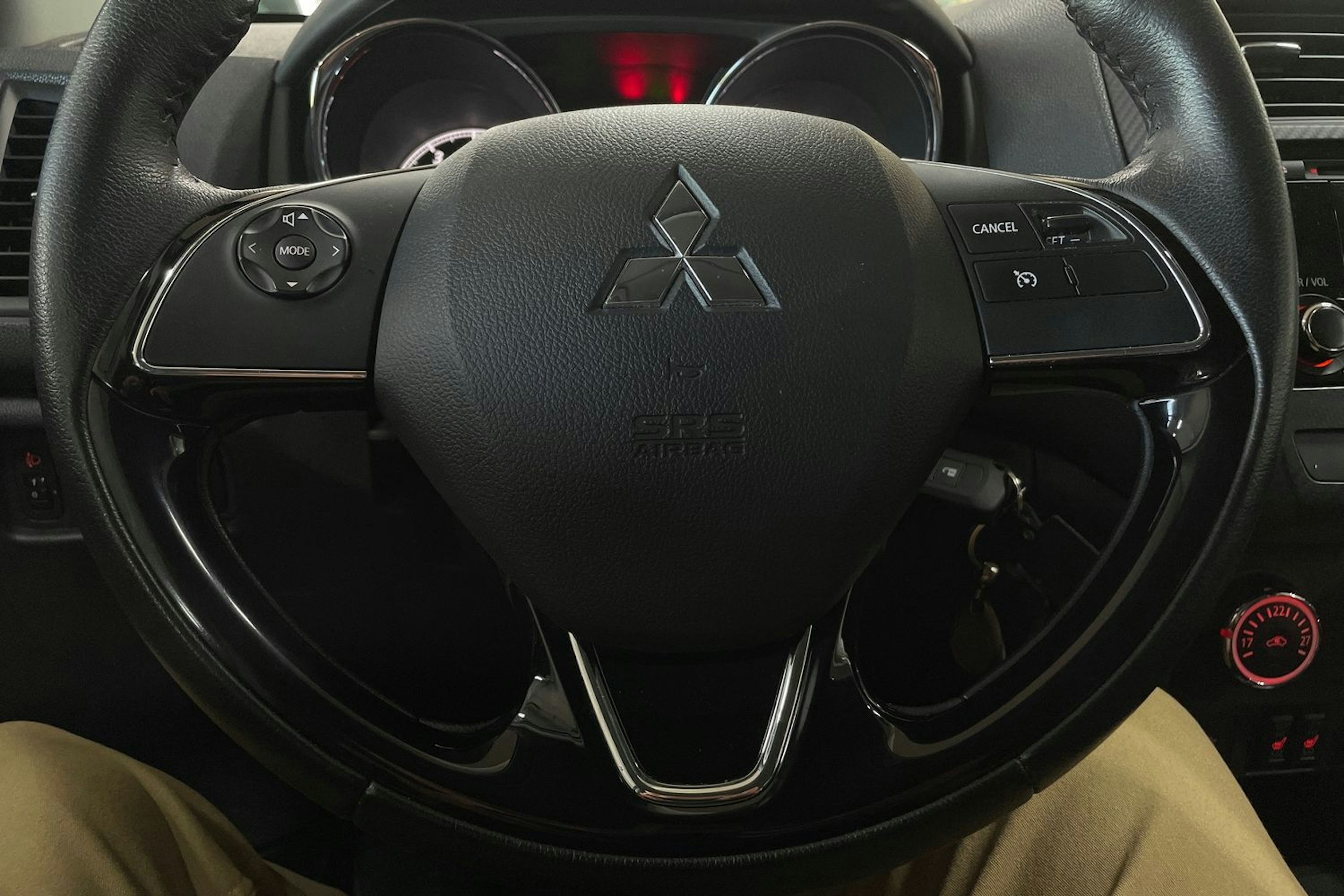 Harmaa Mitsubishi ASX 2018 kuva 15.