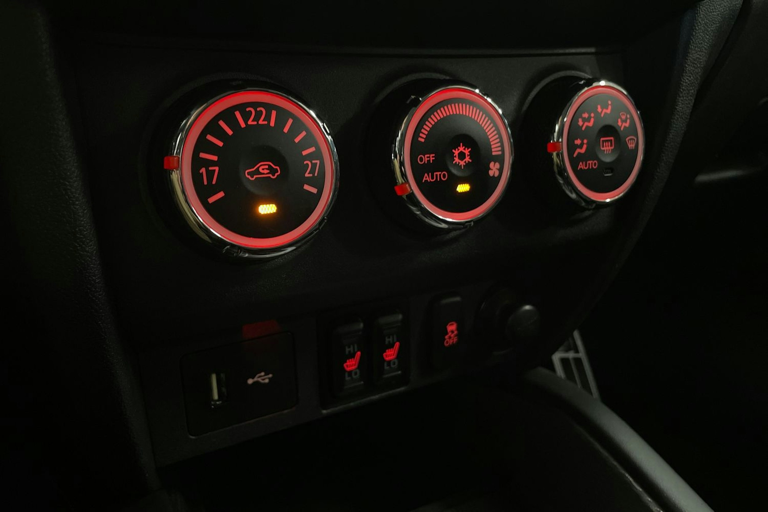 Harmaa Mitsubishi ASX 2018 kuva 18.