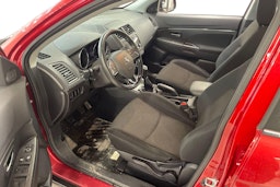 punainen Mitsubishi ASX 2019 kuva 3.