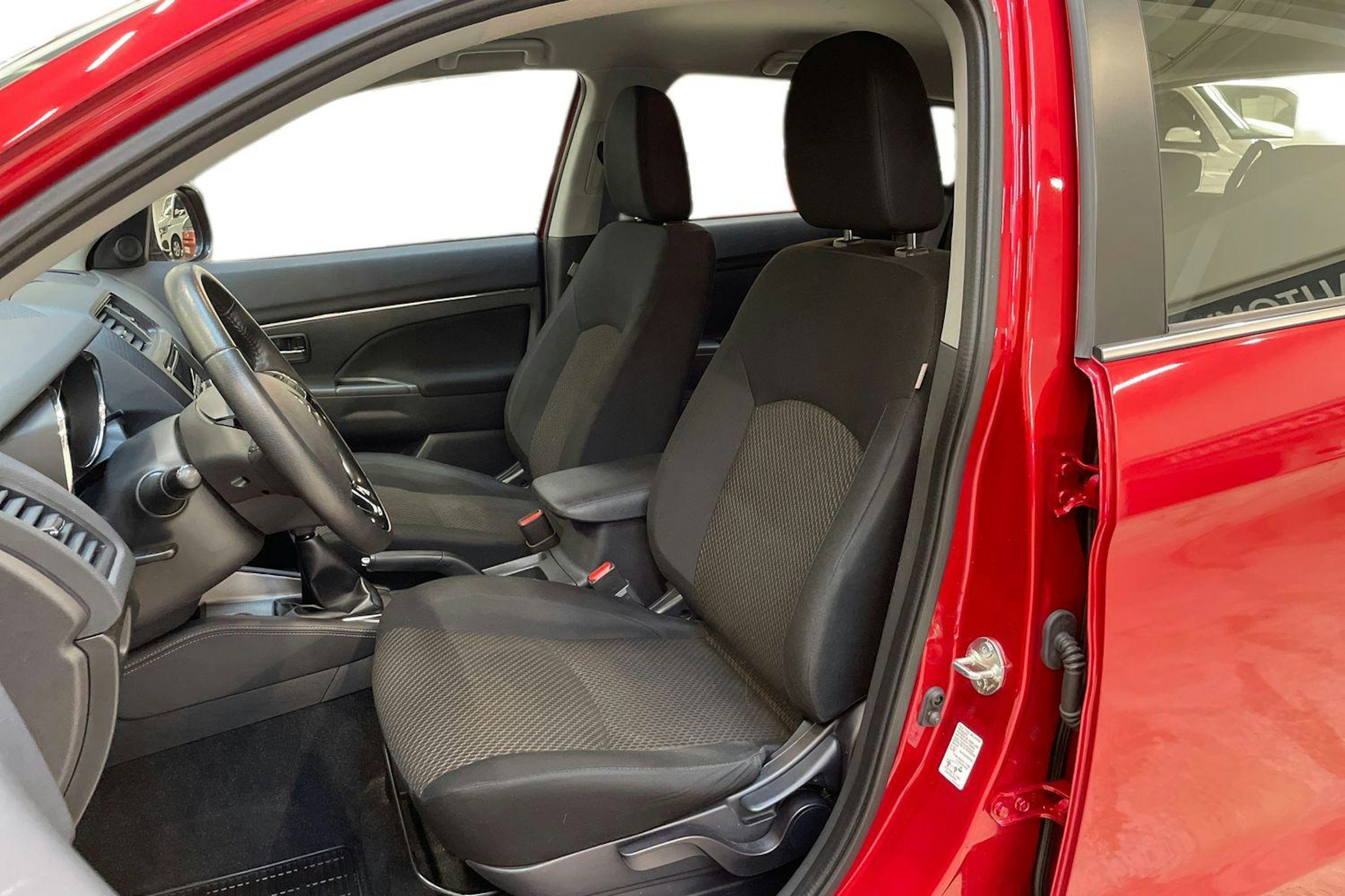 punainen Mitsubishi ASX 2019 kuva 7.