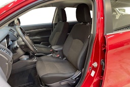 punainen Mitsubishi ASX 2019 kuva 7.