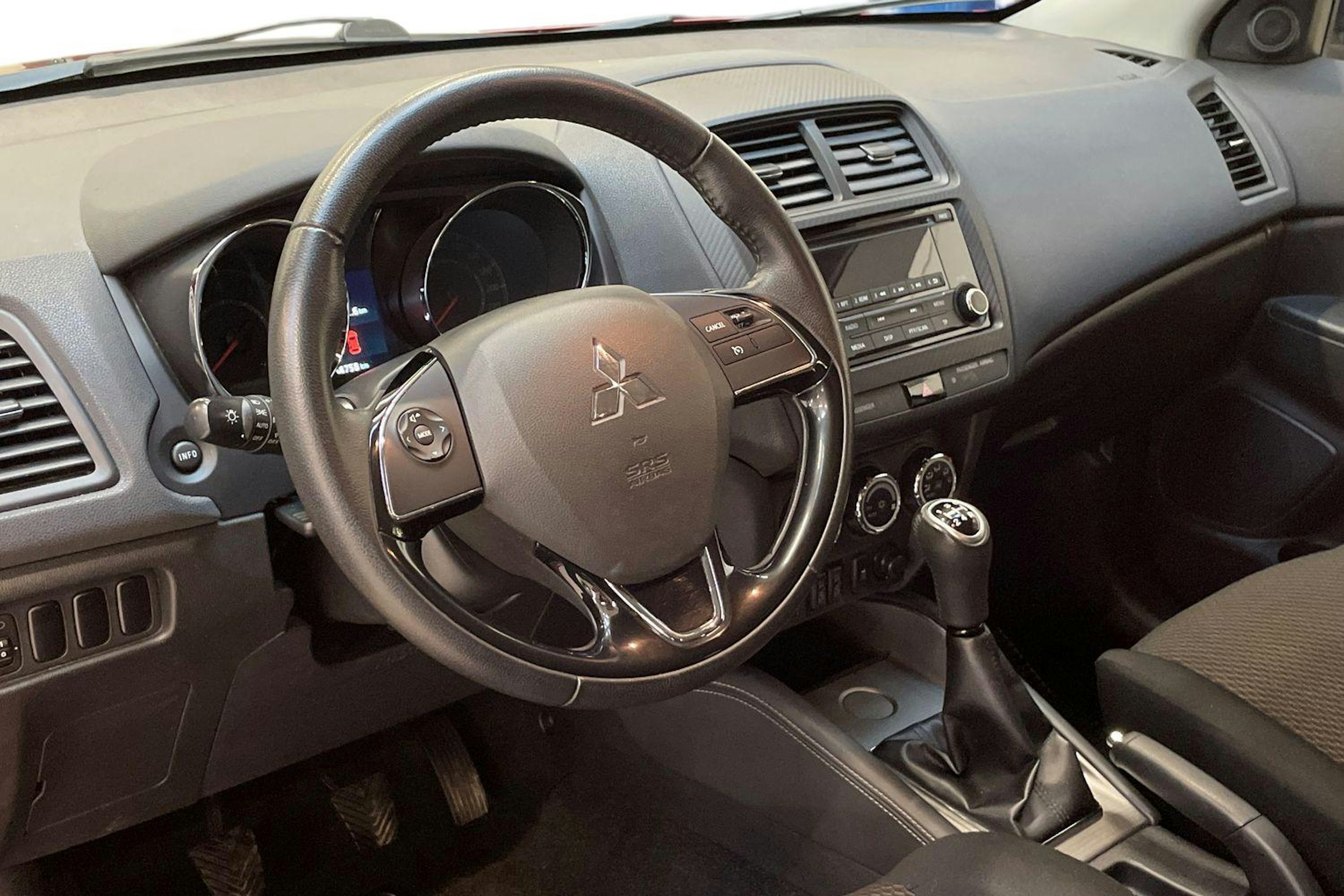 punainen Mitsubishi ASX 2019 kuva 9.