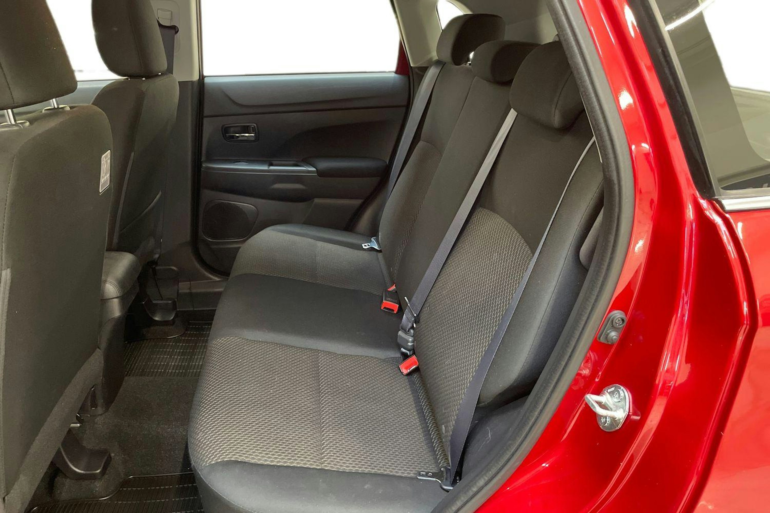 punainen Mitsubishi ASX 2019 kuva 10.