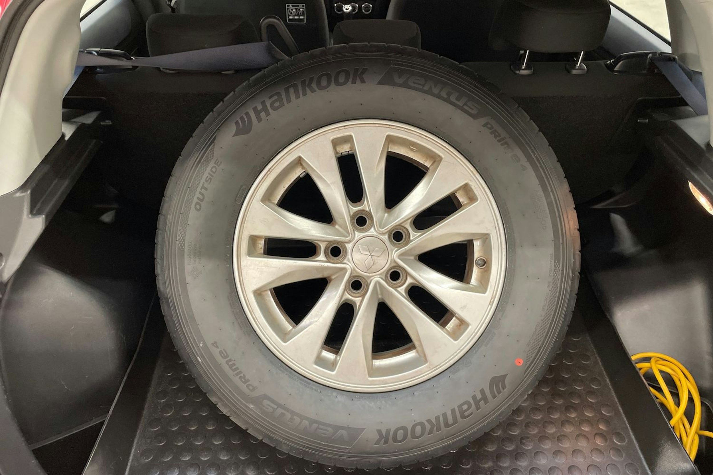 punainen Mitsubishi ASX 2019 kuva 13.