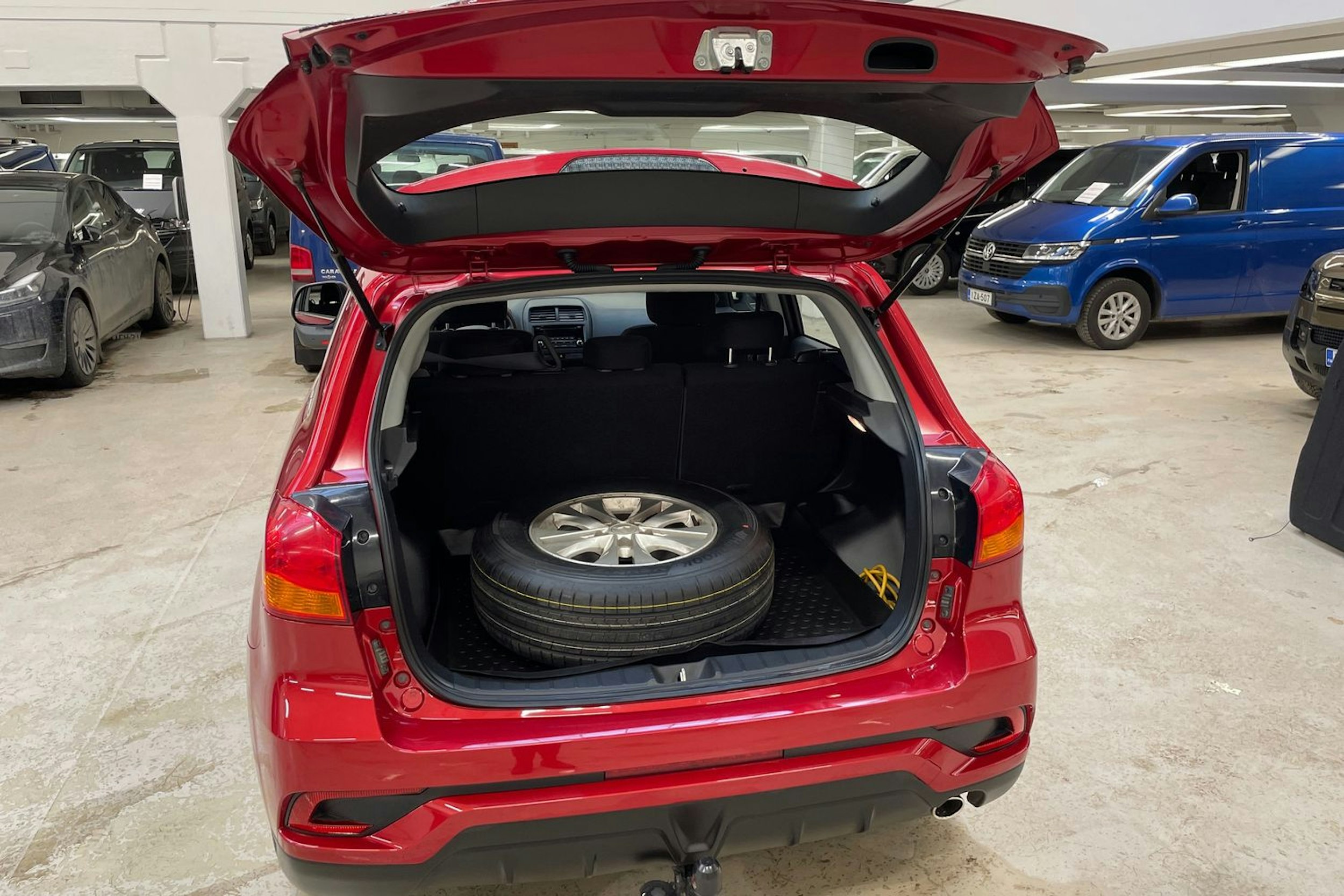 punainen Mitsubishi ASX 2019 kuva 14.