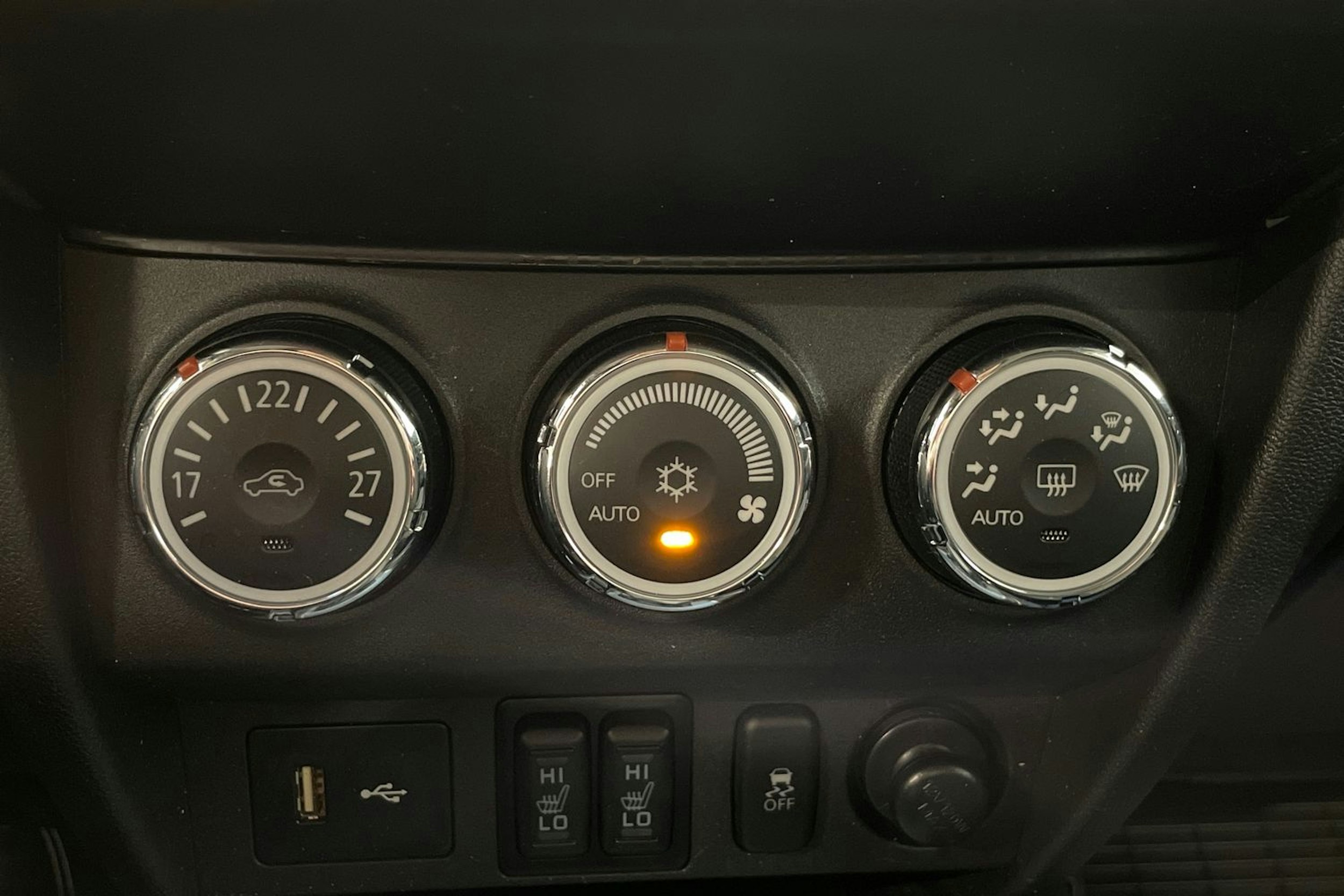 punainen Mitsubishi ASX 2019 kuva 22.