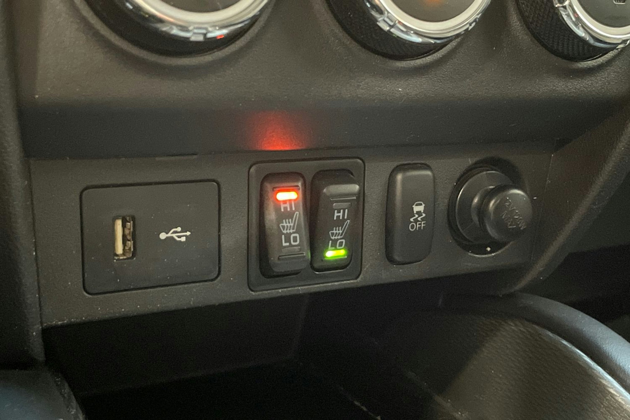 punainen Mitsubishi ASX 2019 kuva 23.