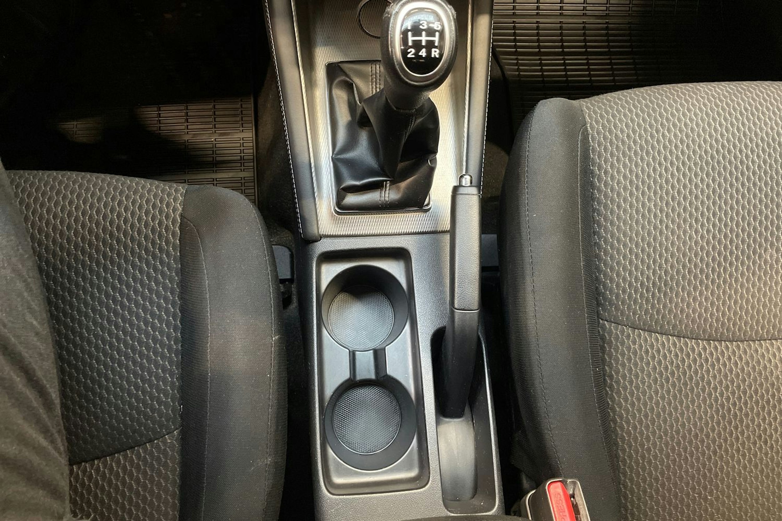 punainen Mitsubishi ASX 2019 kuva 24.