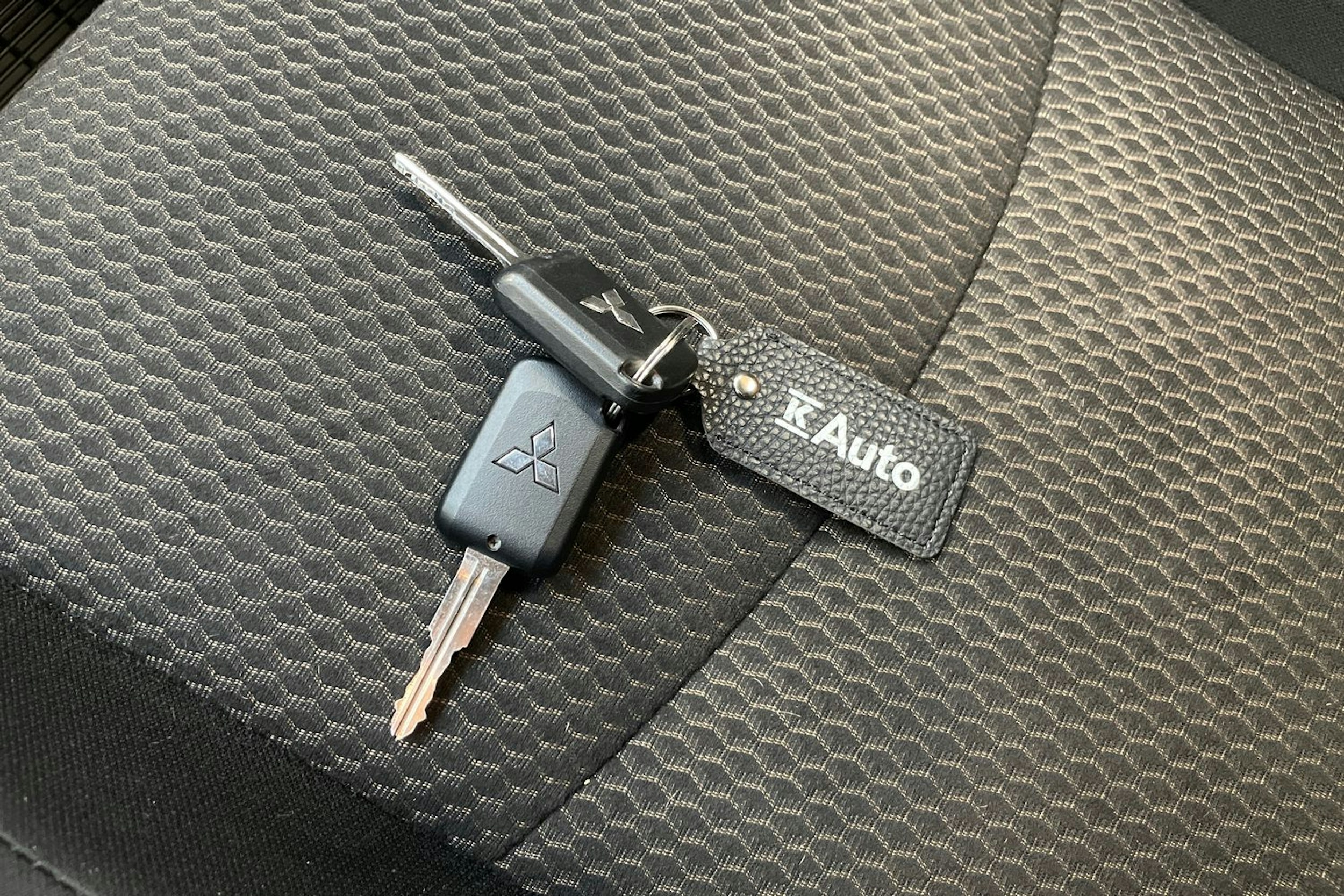 punainen Mitsubishi ASX 2019 kuva 26.