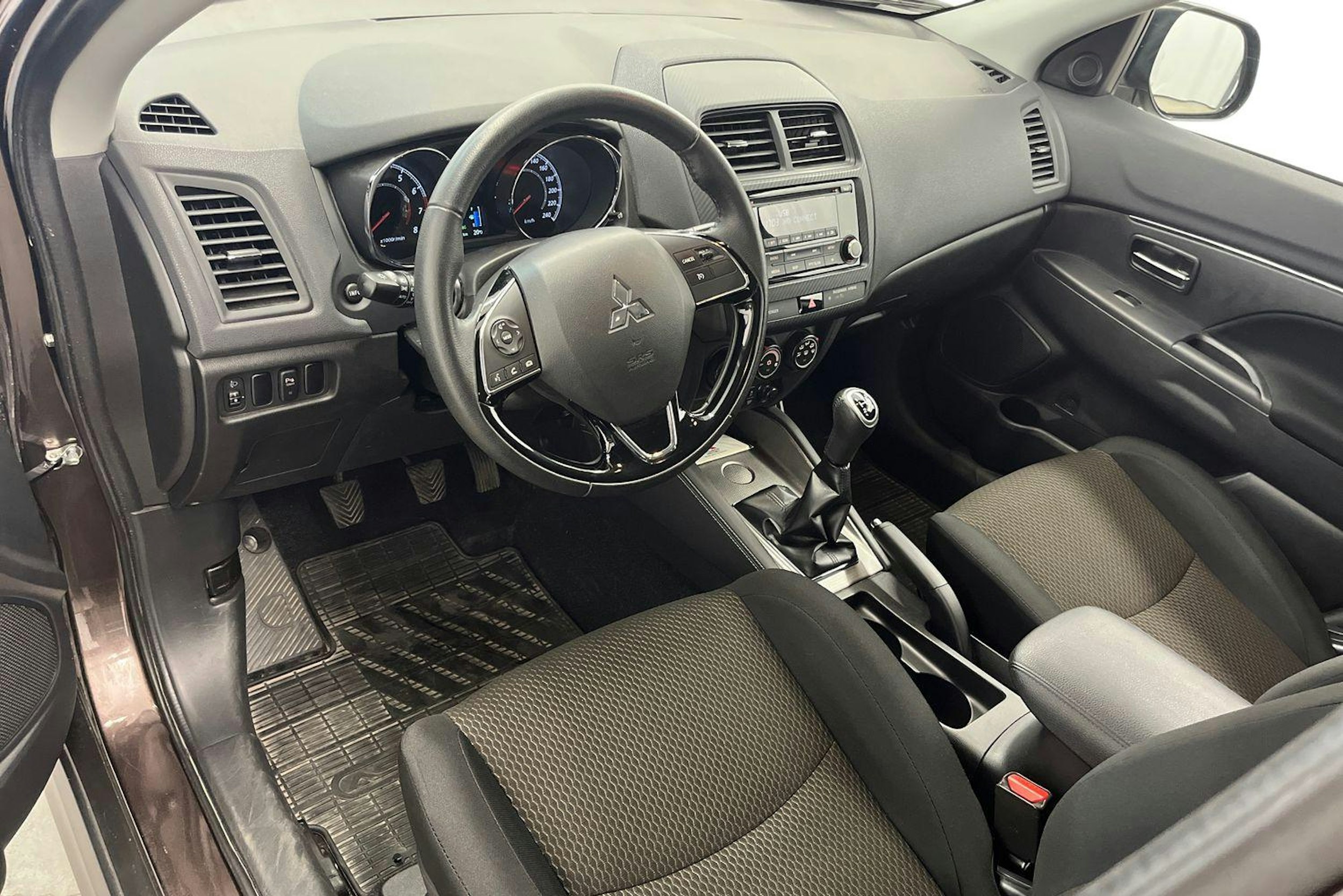Ruskea (beige) Mitsubishi ASX 2020 kuva 7.
