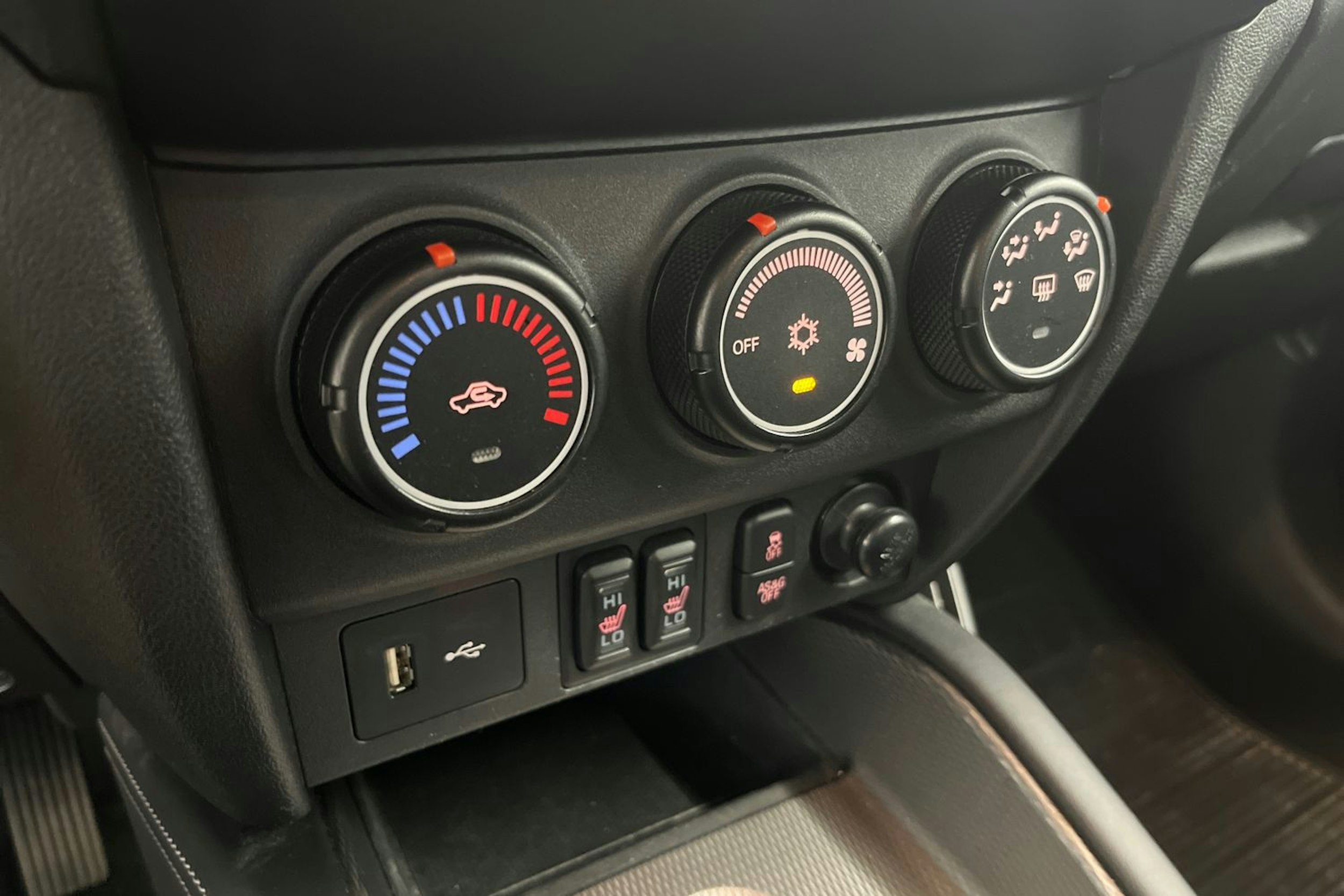 Ruskea (beige) Mitsubishi ASX 2020 kuva 19.