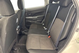 valkoinen Mitsubishi ASX 2021 kuva 10.