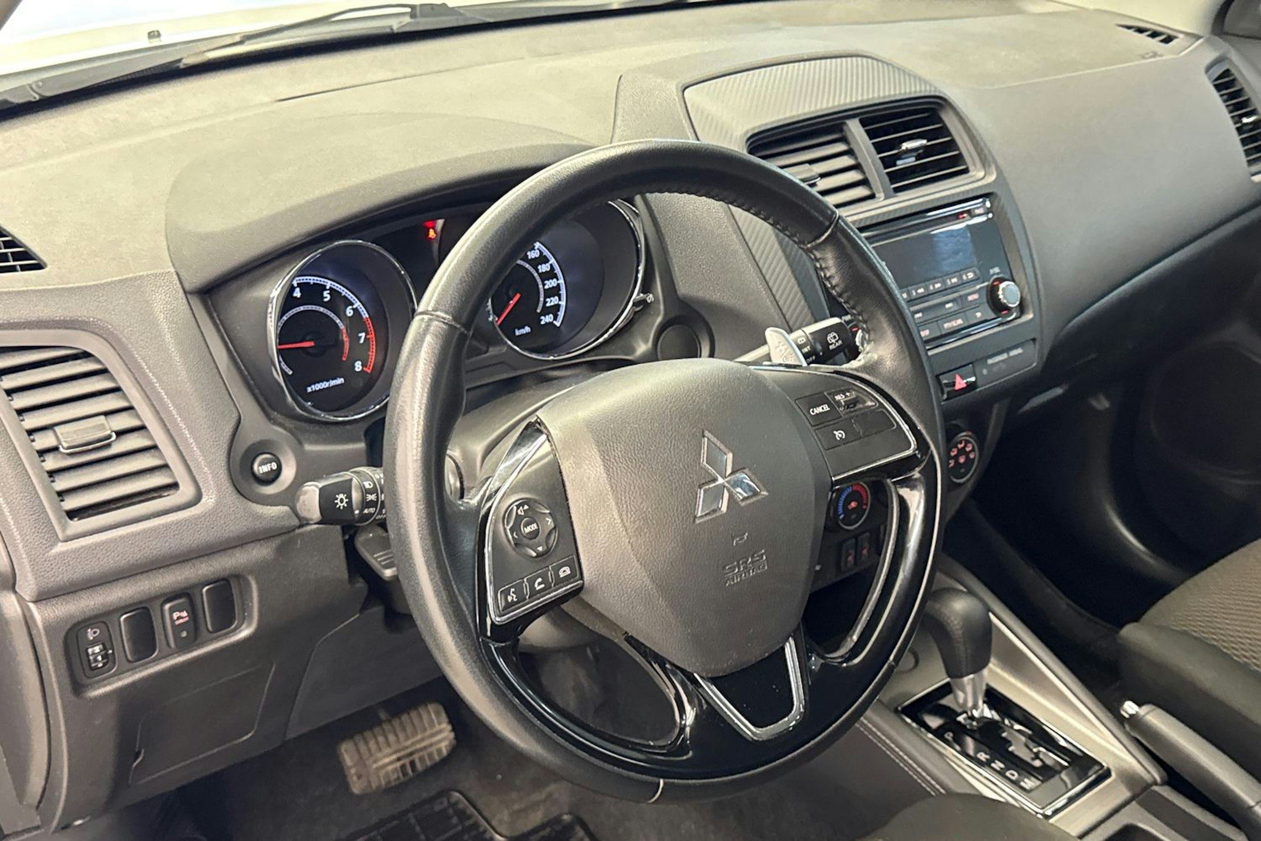 valkoinen Mitsubishi ASX 2021 kuva 13.