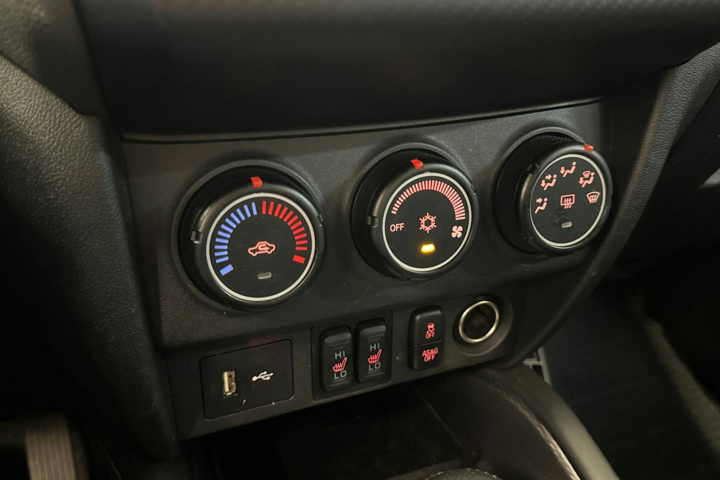 valkoinen Mitsubishi ASX 2021 kuva 15.