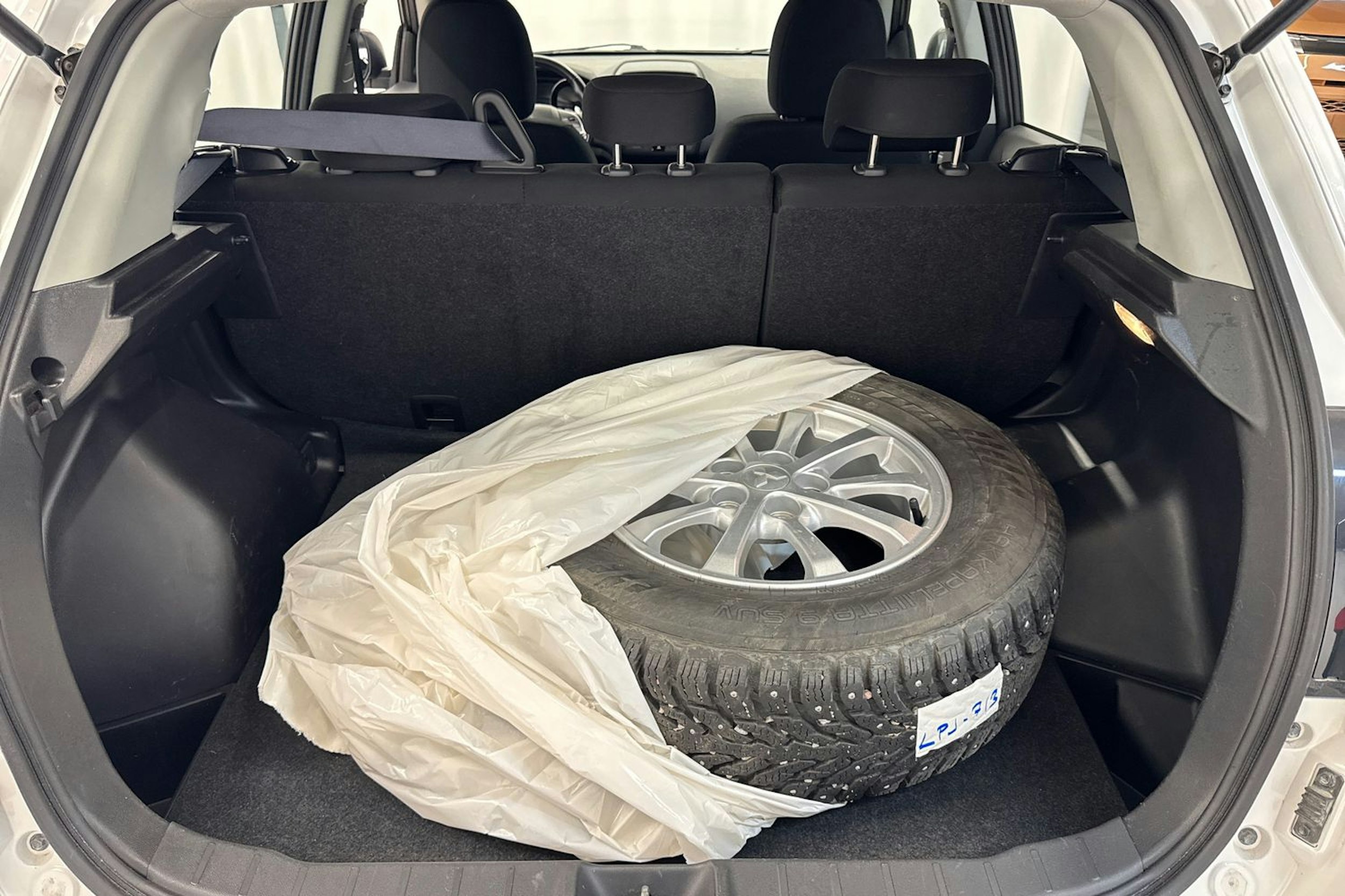 valkoinen Mitsubishi ASX 2021 kuva 16.